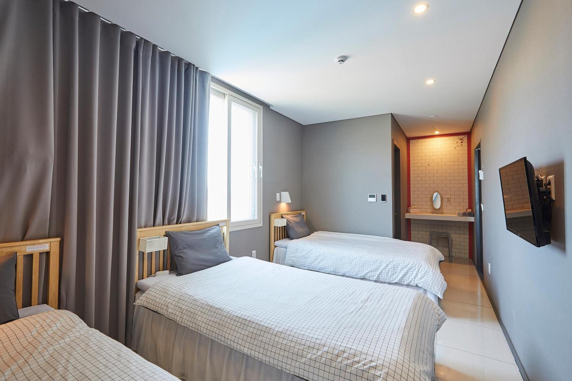 Red-Lighthouse Guest House 束草市 客房 照片