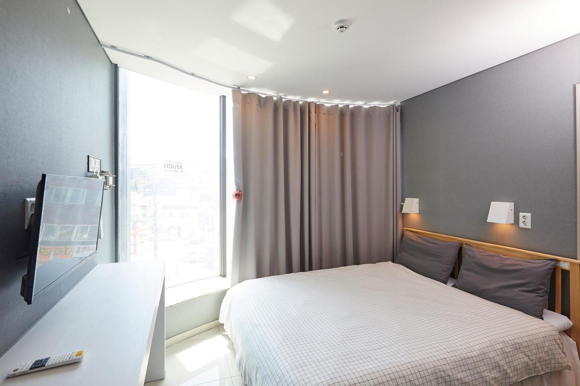 Red-Lighthouse Guest House 束草市 客房 照片