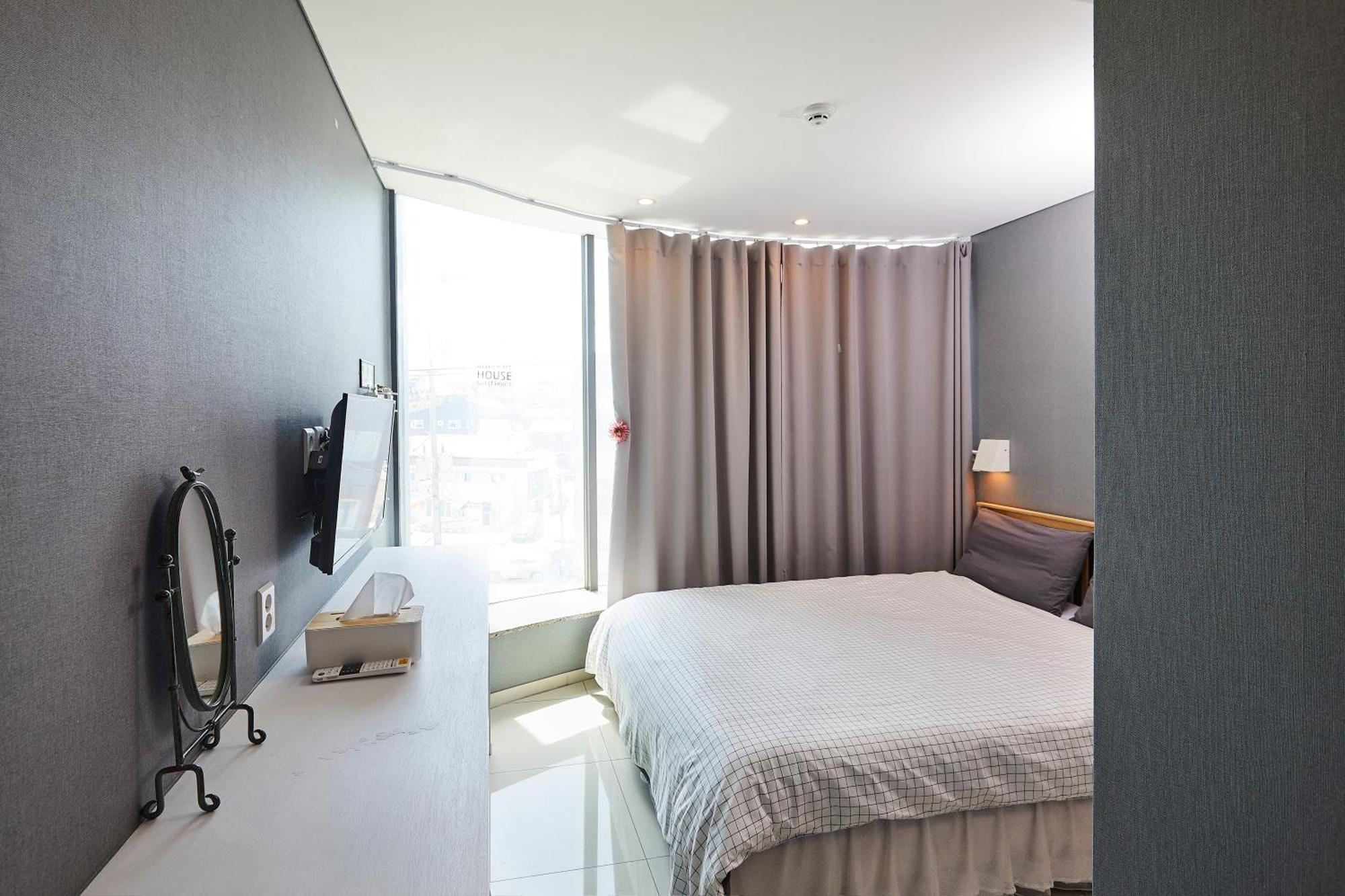 Red-Lighthouse Guest House 束草市 客房 照片