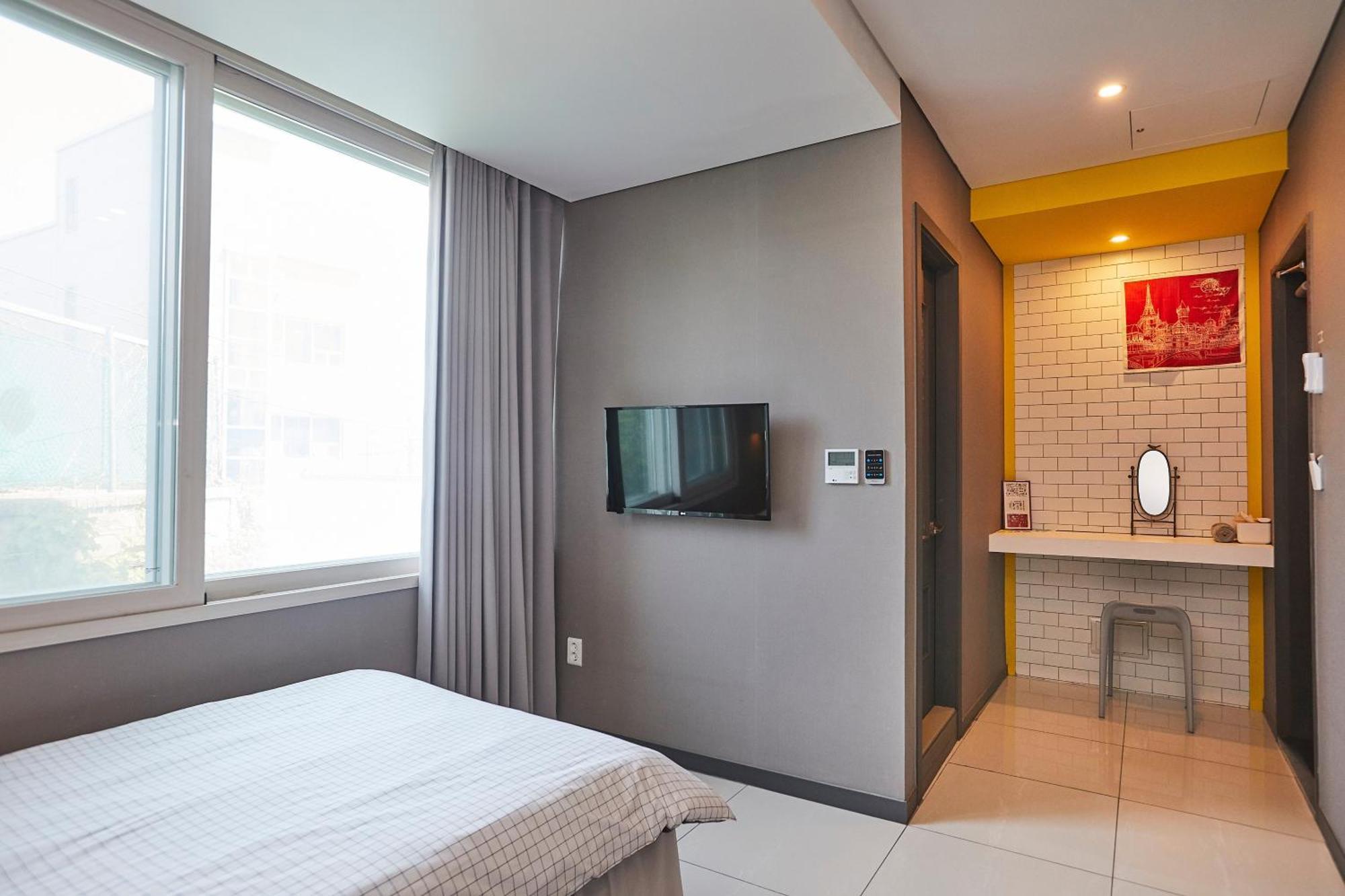 Red-Lighthouse Guest House 束草市 客房 照片