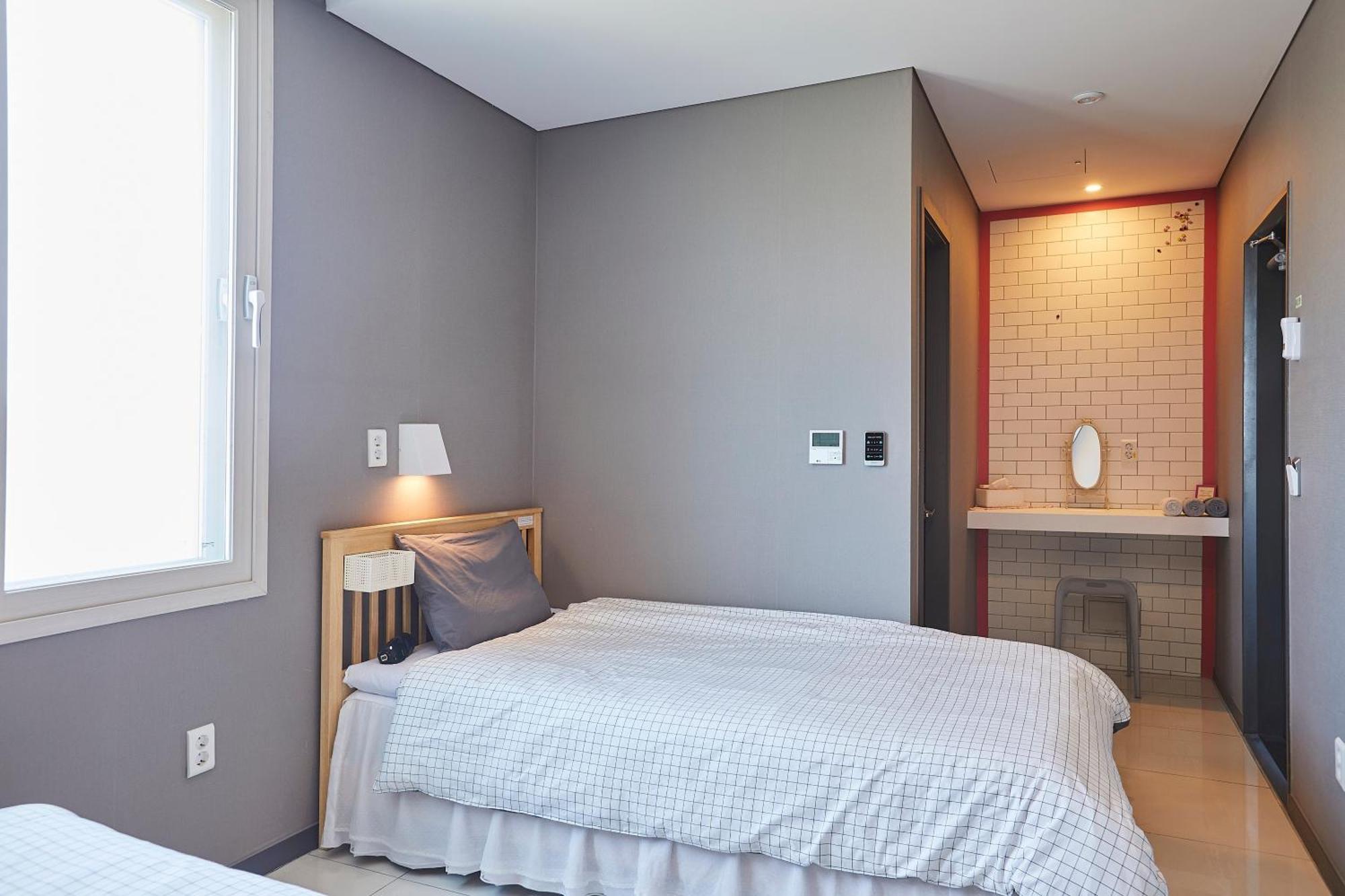 Red-Lighthouse Guest House 束草市 客房 照片